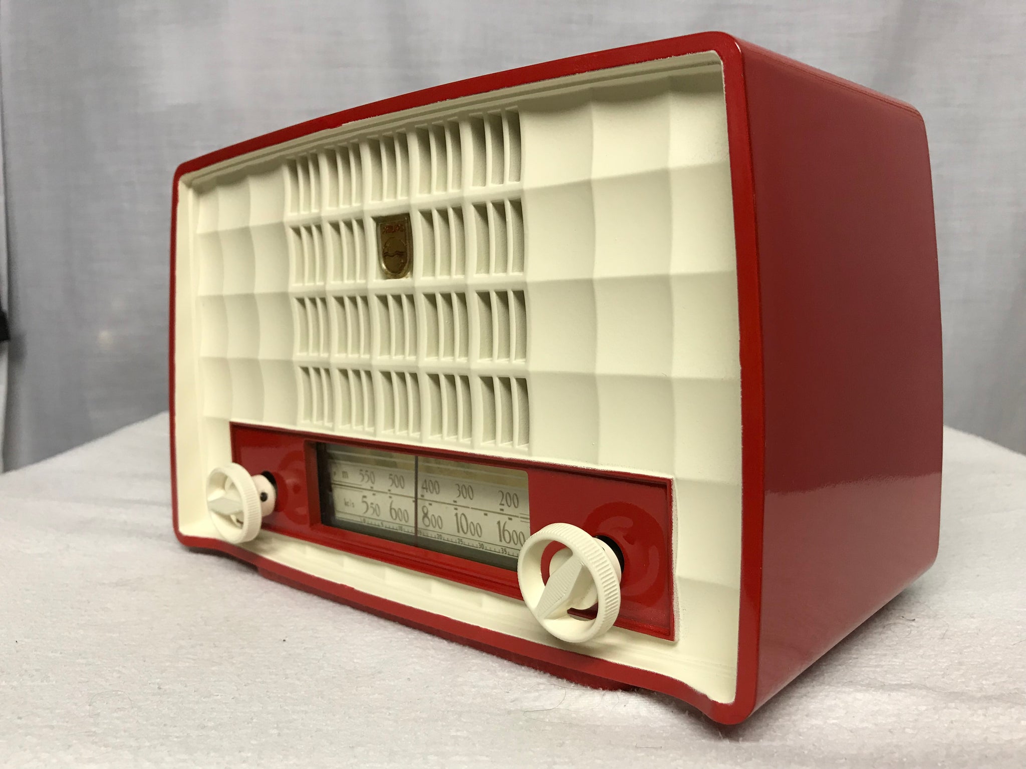 a vintage Philips BX631-A radio from around 1953 : r/pics